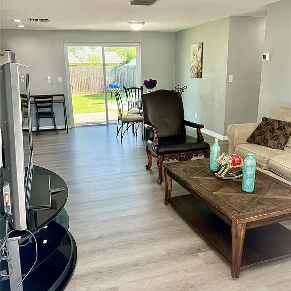 3405 Wilson Dr — Photo 3