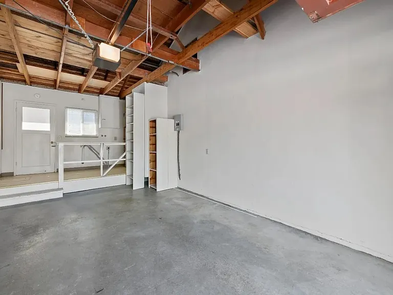 977 Oak Ln — Photo 8