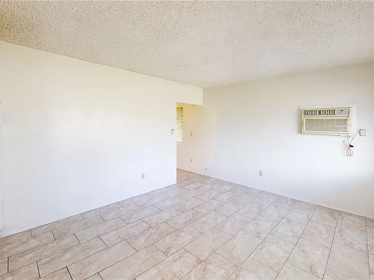 947 Park Ave — Photo 8