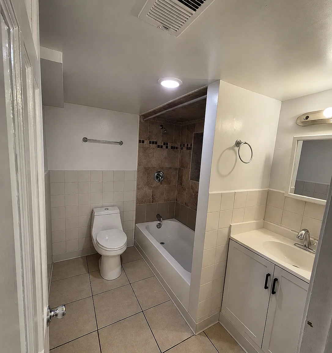 2 bed, $1,600 — Photo 2