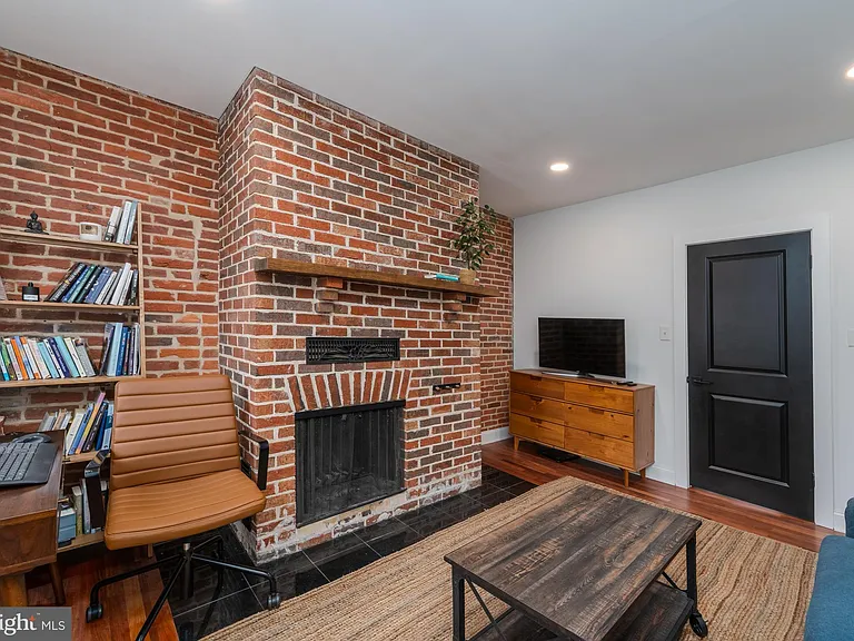 803 S Bond St — Photo 10