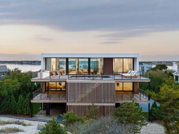 17 Dune Rd, Westhampton Beach, NY 11978