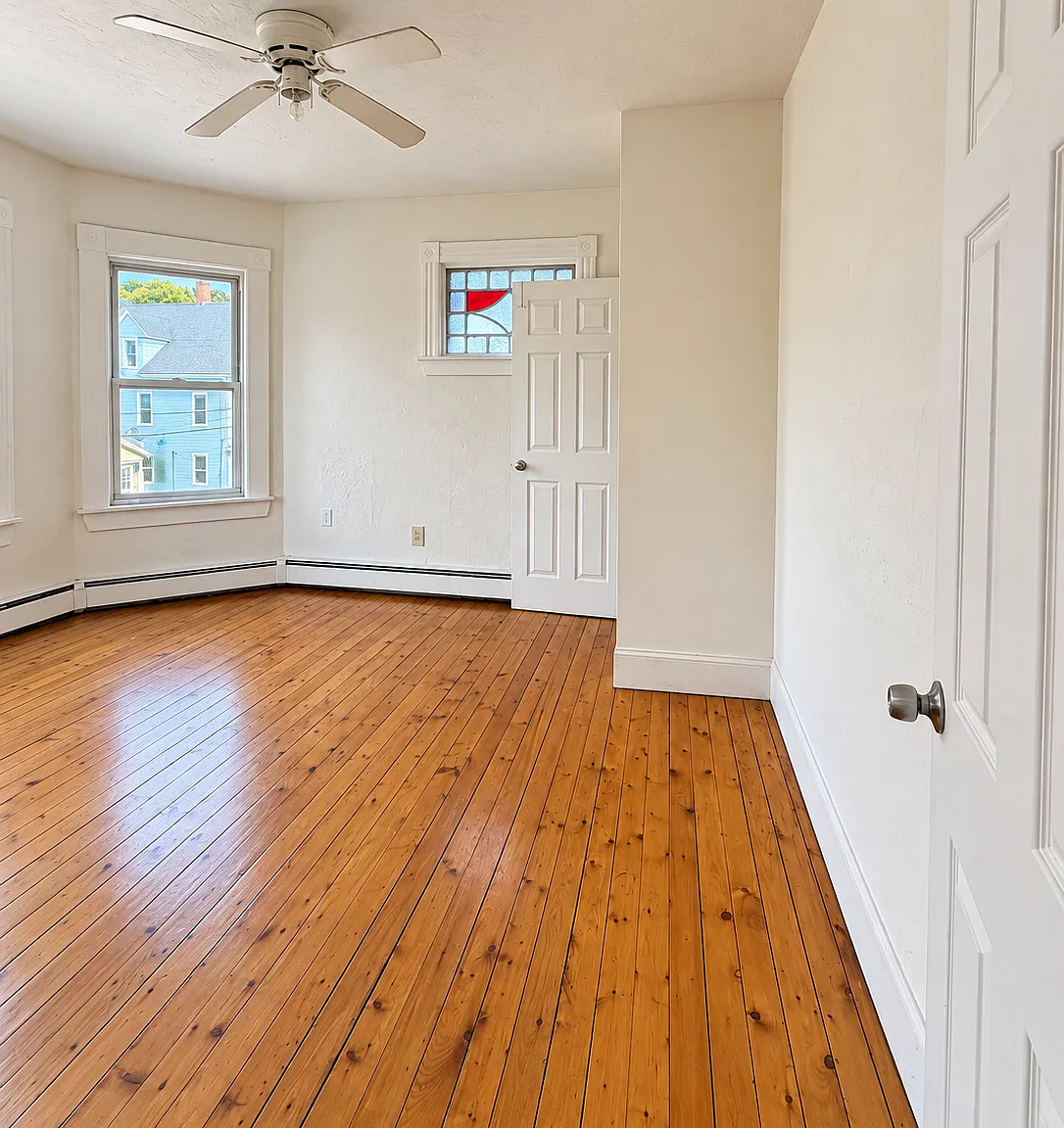 3 bed, 1240 sqft, $2,095 — Photo 2