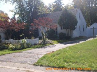 2739 Woodbine Dr, Waterford, MI