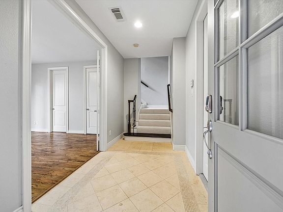 3rd image of 622 Rutland St APT D