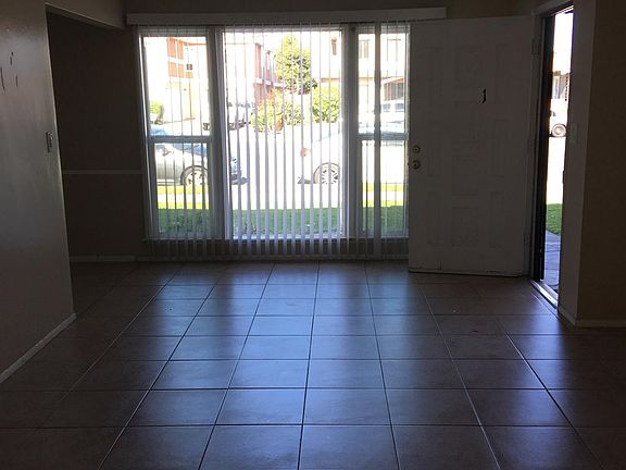 3rd image of 1130 W Broadway APT 1