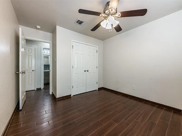 207 Baldwin St — Photo 10