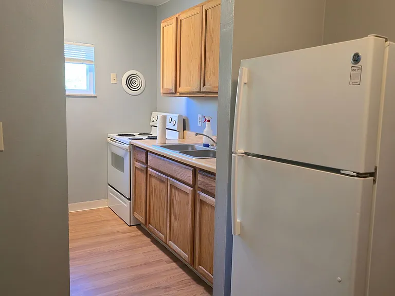 904 Mohawk Trl — Photo 1