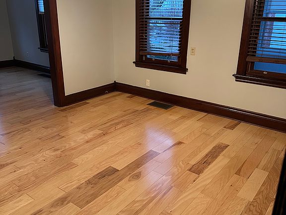 4th image of 26 Pleasant St