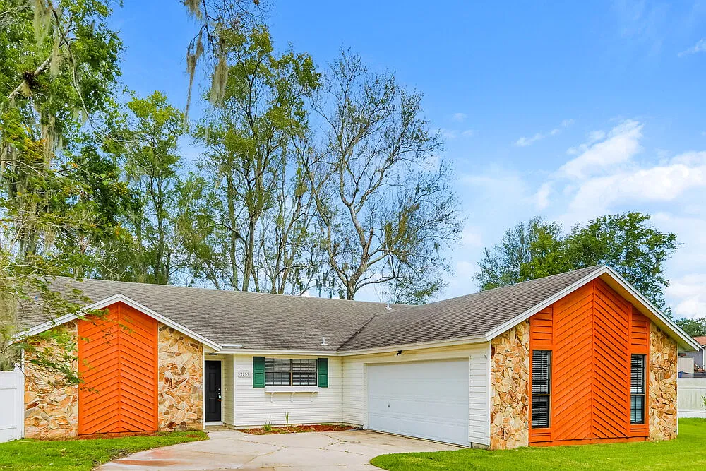 3 bed, 2.0 bath, 1841 sqft, $2,115 — Photo 3