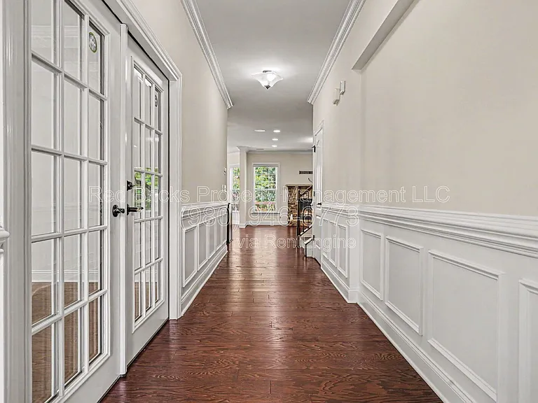 655 Brookhaven Dr — Photo 8