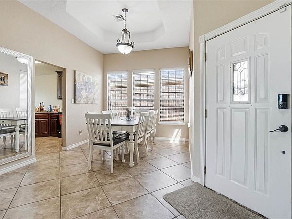 5th image of 608 NW Waterford Dr
