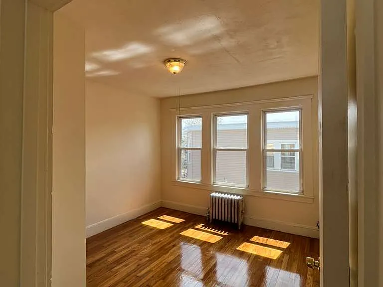 827 Hyde Park Ave — Photo 16