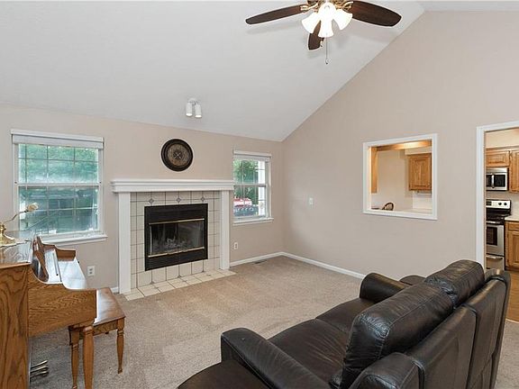 3rd image of 513 Airway Ln