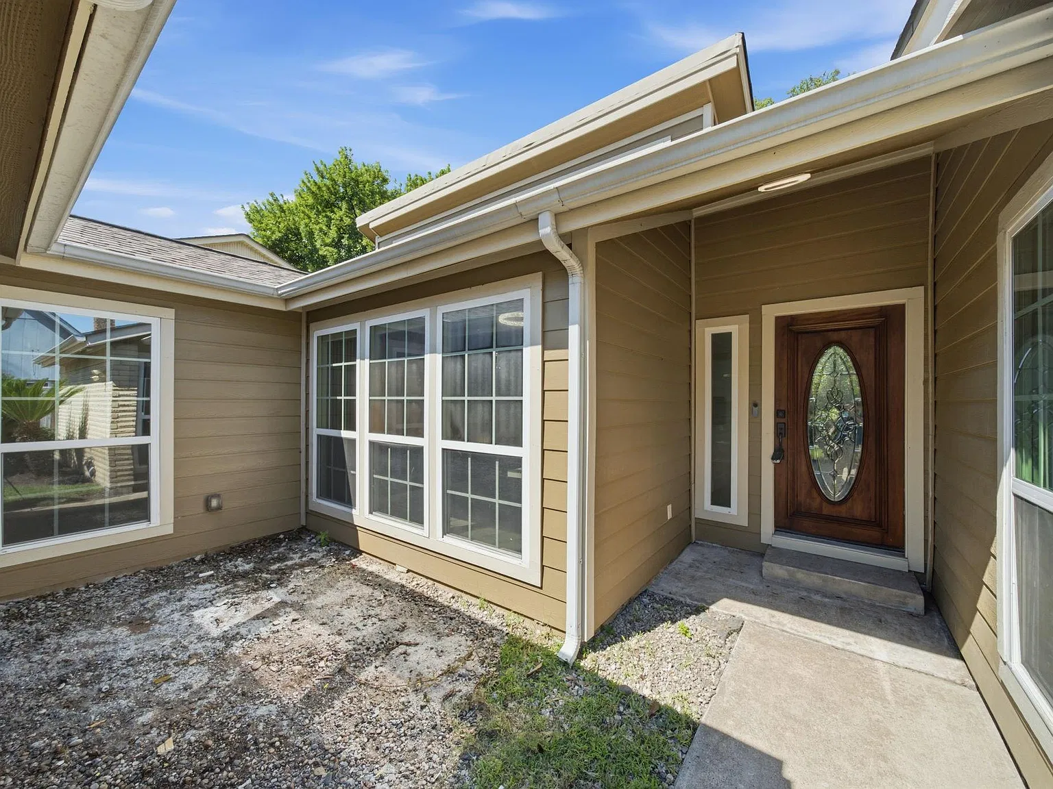 3 bed, 2.0 bath, 1556 sqft, $1,950 — Photo 3