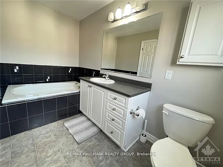 110 Garrity Cres — Photo 12