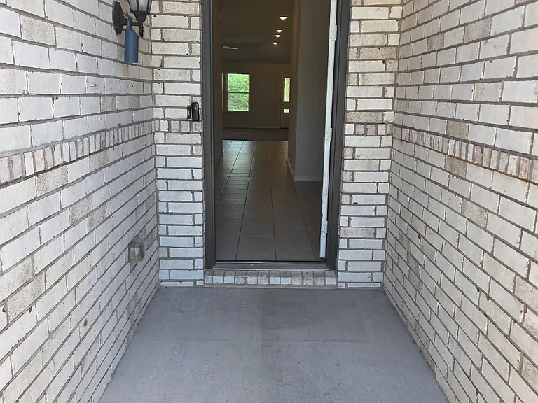 1512 Springtree Dr — Photo 3