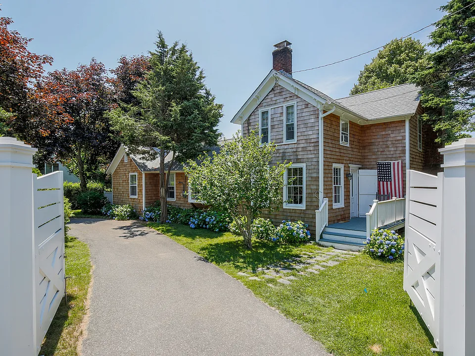 368 Pantigo Rd