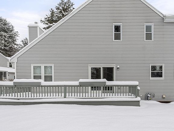 3rd image of 8 Applewood Ln
