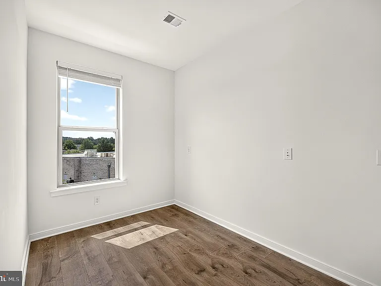 20957 Bluebird Sq — Photo 21