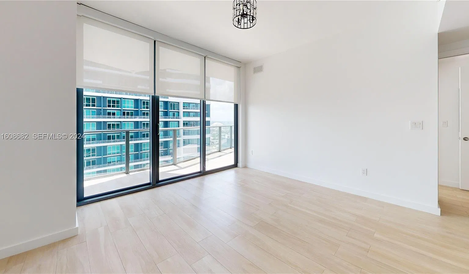 1 bed, 570 sqft, $3,400 — Photo 2