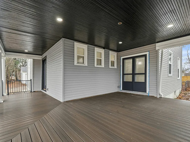 2978 Wardall Ave — Photo 40