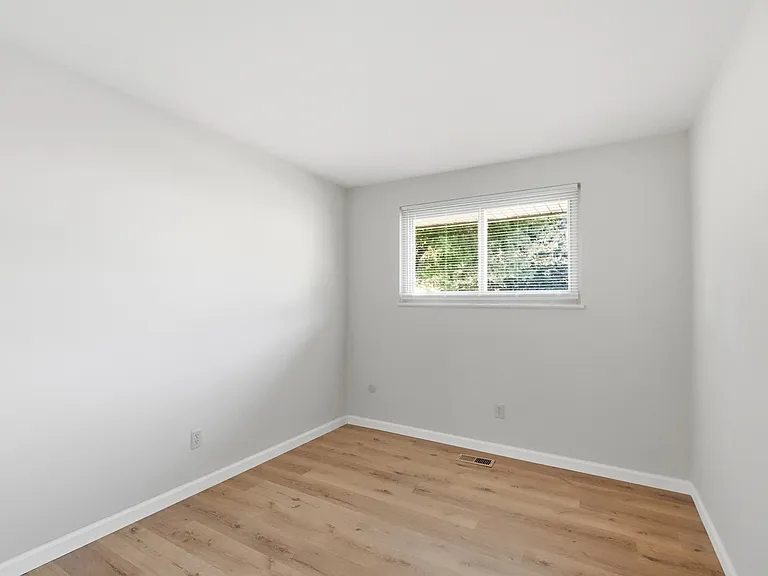 6537 Highbury Rd — Photo 12