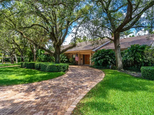 1365 Alegriano Ave, Coral Gables, FL 33146