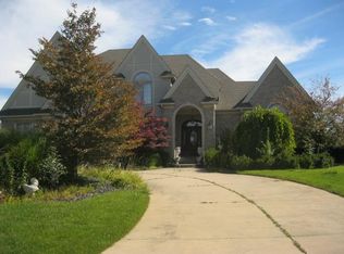 3777 Deerpointe Dr, Rochester, MI 48306