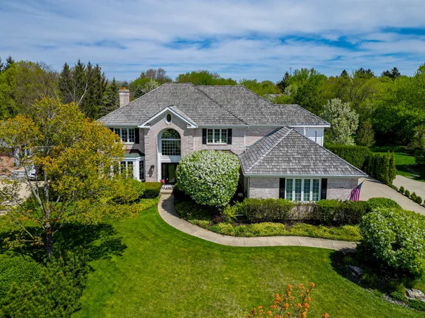 1108 New Castle Dr, Libertyville, IL 60048