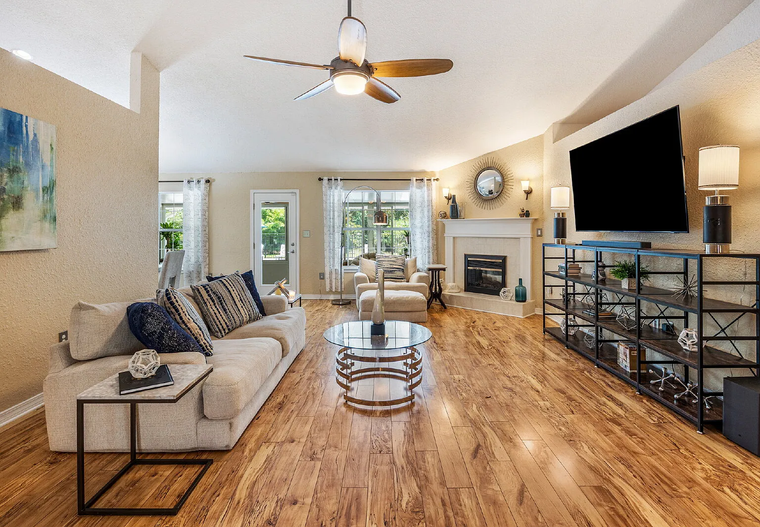 4 bed, 2.0 bath, 2791 sqft, $4,550 — Photo 3