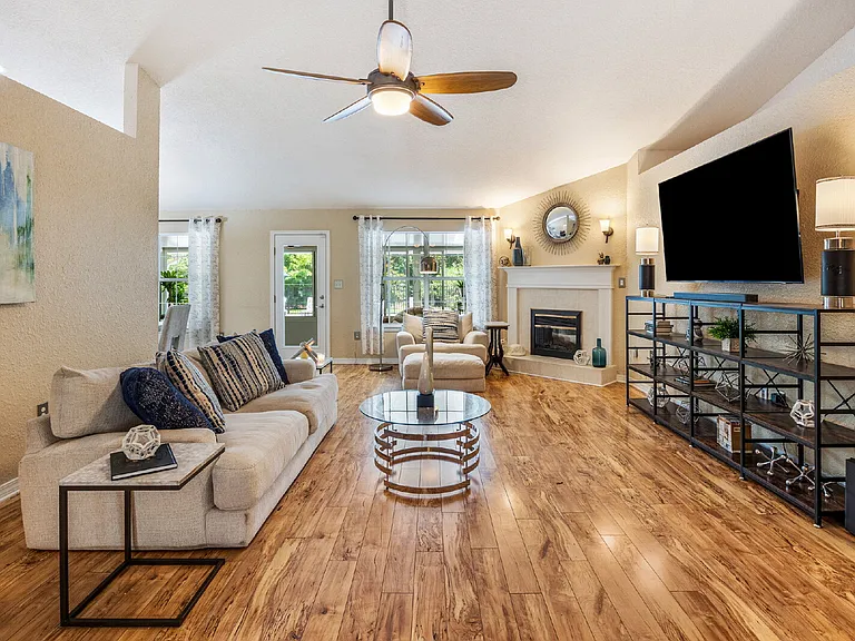 130 W Shipwreck Rd — Photo 3