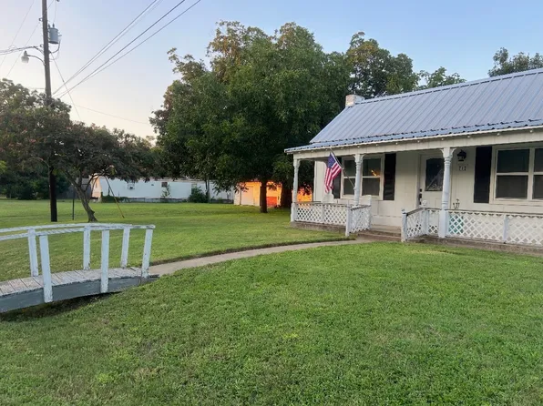 712 Hale St, Lexington, TX 78947