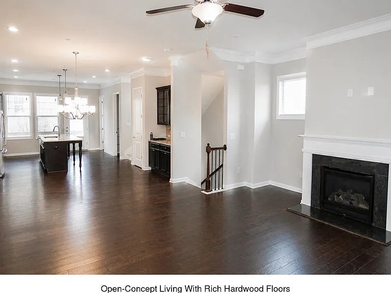 320 Beacons Pl — Photo 2