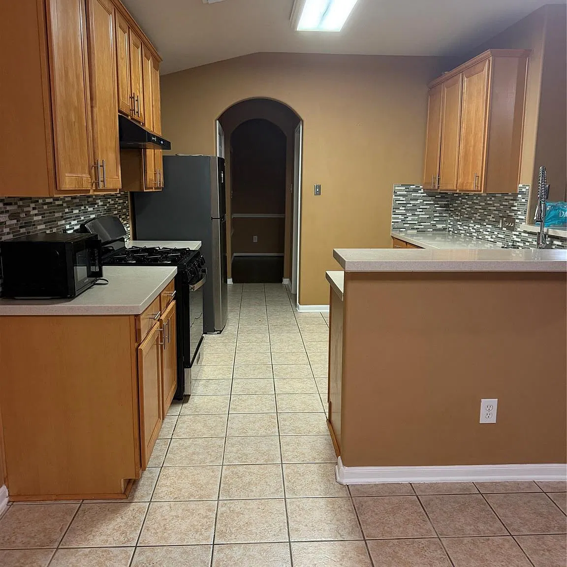 3 bed, 2.0 bath, 1864 sqft, $2,200 — Photo 3