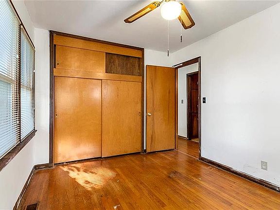 2nd image of 607 N Sunset Dr