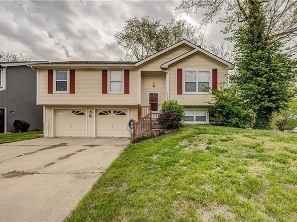 1123 S 14th St, Leavenworth, KS 66048