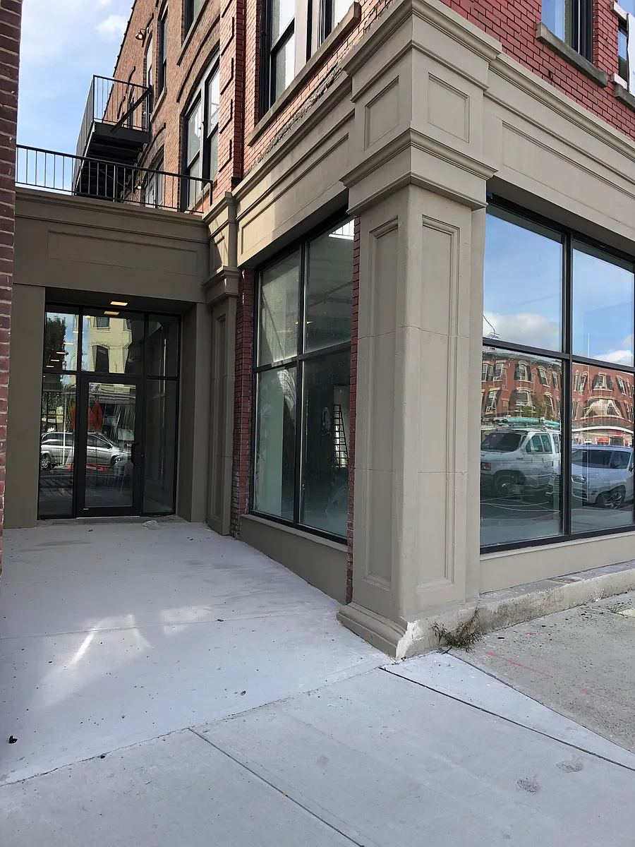 Building Photo - 609 Broadway #1