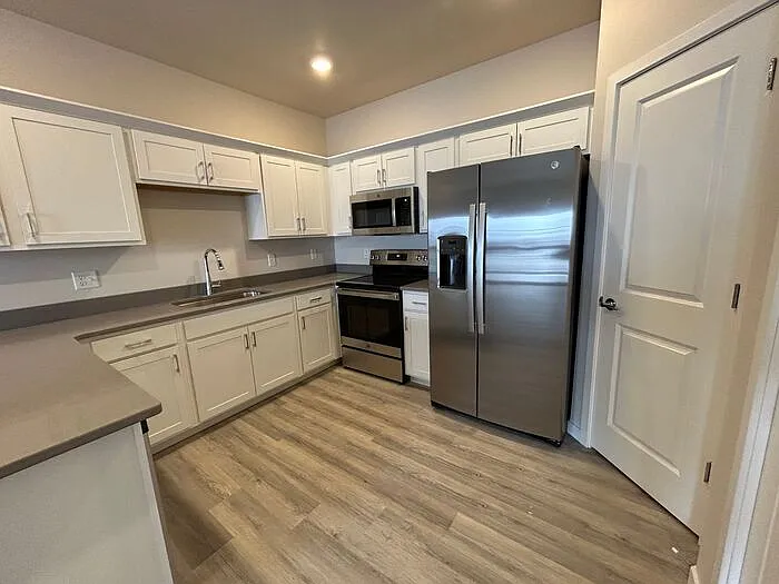 460 N Kansas Ave #5 — Photo 6