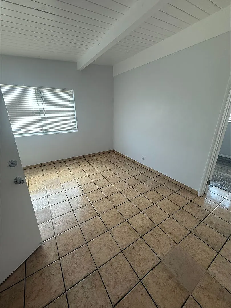 2200 Myrtle Ave — Photo 4
