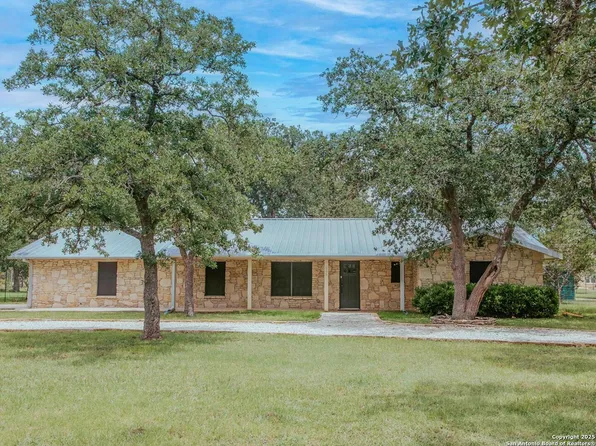 335 Sharon, Boerne, TX 78006