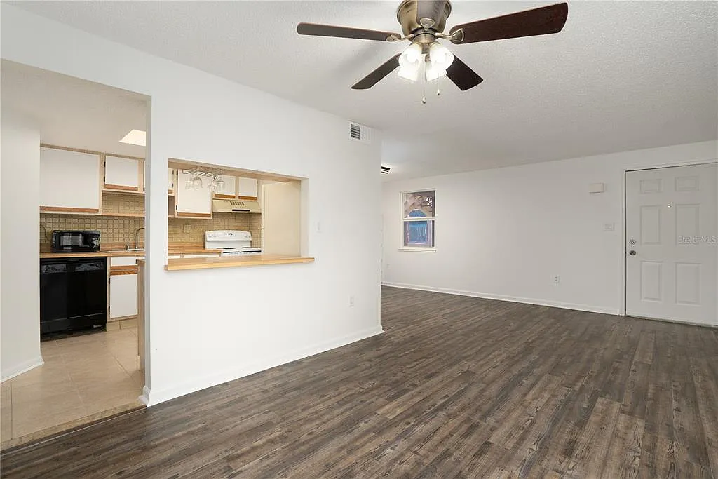 2 bed, 2.0 bath, 960 sqft, $1,400 — Photo 2