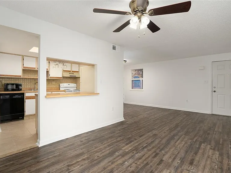 22291 Westchester Blvd #301 — Photo 2