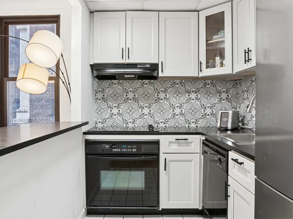 56 Pine Street image 4 of 12