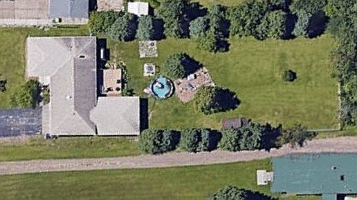2nd image of 2810 Hutchinson Rd