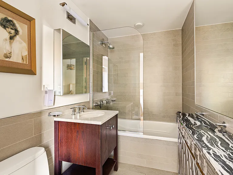 454 W 54th St #7B — Photo 13