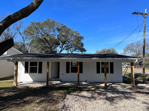 1802 Live Oak St, Port Neches, TX 77651