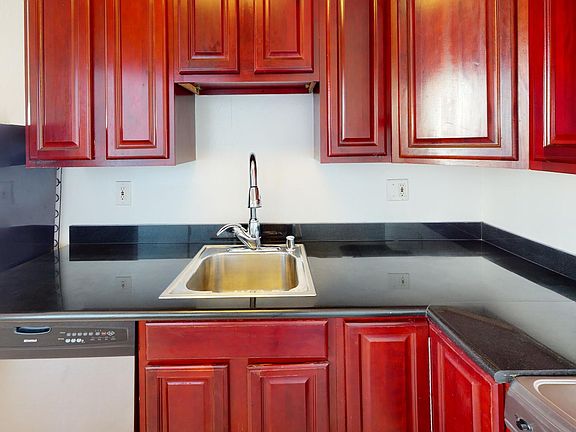 2nd image of 755 Green St APT 1A