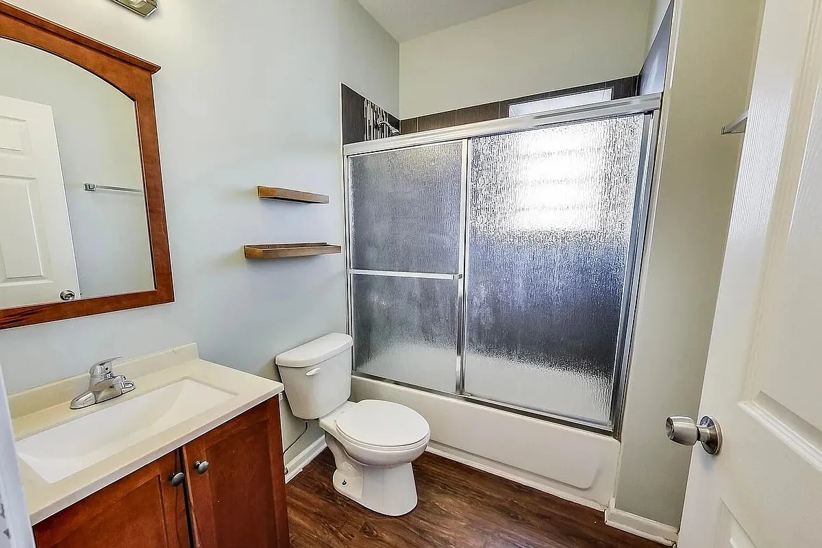Building Photo - 1525 W 17th St #4