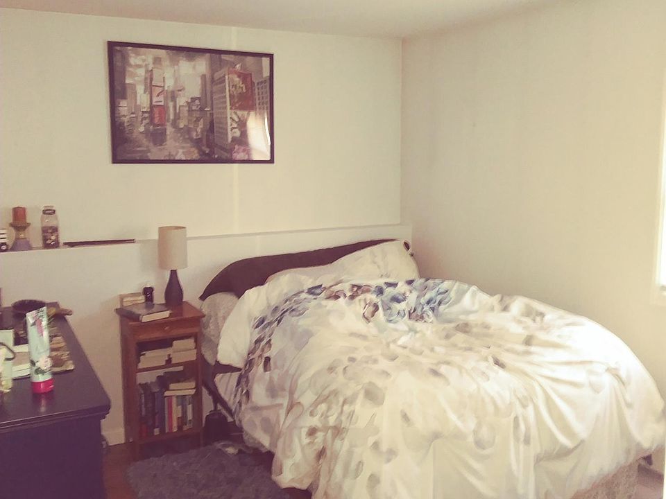 2nd image of 158 10th Ave